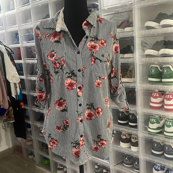 Eden & Olivia Tops - Floral striped button up top